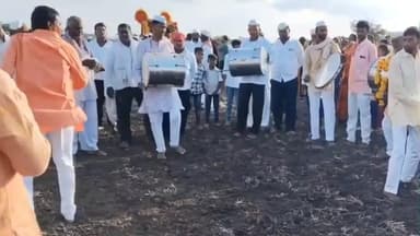 मंगळवेढा: मुंडेवाडी येथे पार पडला रंगसिद्ध चिमराया आणि लक्ष्मी देवीचा पालखी भेटीचा सोहळा