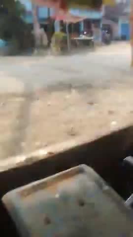 bahut hi khatar naak bada ek haat se paan lagata hai