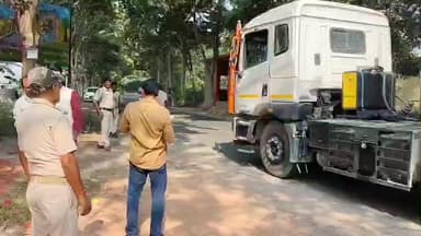 तरियानी चौक: शिवहर-मुजफ्फरपुर बॉर्डर पर पुलिस का सख्त पहरा, सभी वाहनों की तलाशी जारी