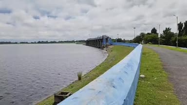 விக்கிரவாண்டி: வீடூர் அணைக்கு நீர் வரத்து வினாடிக்கு 3196 கன அடி நீர் வந்து கொண்டிருப்பதால் 4,410 கன அடி நீர் 9 மதகுகள் வழியாக வெளியேற்றப்பட்டு வருகின்றன.