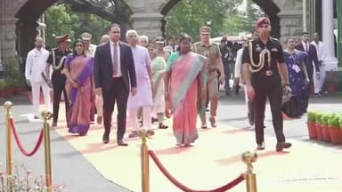 തിരുവനന്തപുരം: മുൻ രാഷ്ട്രപതി കെ.ആർ. നാരായണന്റെ പ്രതിമ രാജ്ഭവനിൽരാഷ്ട്രപതി ദ്രൗപദി മുർമു അനാച്ഛാദനം ചെയ്തു