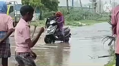 குளித்தலை: குமாரமங்கலத்தில் சாலையை சீர் அமைக்க கோரி பொதுமக்கள் நாற்று நட்டு போராட்டம்