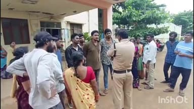 గాజువాక: అగనంపూడి ప్రభుత్వ ఆసుపత్రిలో  డాక్టర్ల నిర్లక్ష్యం వల్ల పసికందు మృతి, ఆస్పత్రి వద్ద బాధితురాలు బంధువుల ఆందోళన