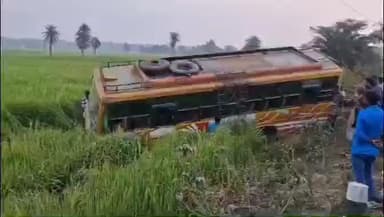 সীমলাপাল: রাস্তা ছেড়ে সরাসরি ধানজমিতে, সিমলাপালে বড়সড় বাস দুর্ঘটনা