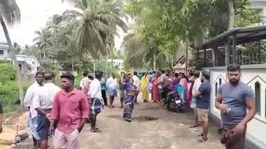 கிள்ளியூர்: முள்ளூர்துறையில் ஏவிஎம் கால்வாயை ஆக்கிரமித்து கட்டடம் கட்ட முயற்சி பொதுமக்கள் போராட்டம்.