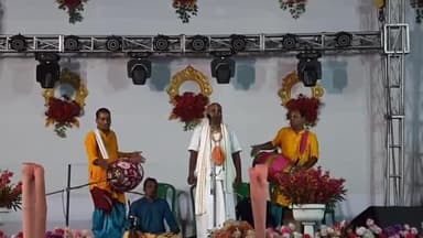 কুমারগ্রাম: বারবিশার বিবেকানন্দ ক্লাবের ঐতিহ্যবাহী কালীপুজোর মেলার মুক্তমঞ্চে অনুষ্ঠিত হল পদাবলী কীর্তন