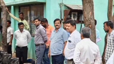 ಬಬಲೇಶ್ವರ: ಕಾರಜೋಳ ಗ್ರಾಮದ ಬಳಿಯ ಸಕ್ಕರೆ ಕಾರ್ಖಾನೆಯ ವೇ ಬ್ರಿಡ್ಜ್ ತಪಾಸಣೆ ನಡೆಸಿದ ಅಧಿಕಾರಿಗಳು