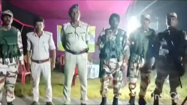 थावे: थावे मीरगंज मुख्य पथ पर पुलिस ने विधानसभा चुनाव को लेकर सिवान से आने वाले वाहनों की ली तलाशी