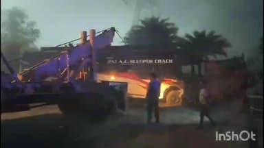 शेरघाटी: शेरघाटी जीटी रोड पर तीर्थयात्रियों की बस पलटी, चालक की मौत, दर्जनभर यात्री घायल