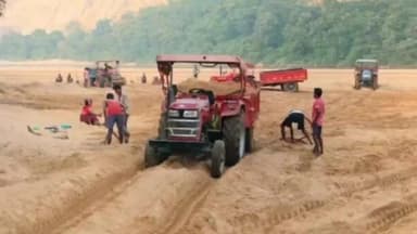 खरसिया: बरगढ़ खोला का डेराडिह अवैध रेत परिवहन का गढ़ बना, प्रशासन की चुप्पी पर उठे सवाल