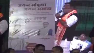 করিমগঞ্জ: রামকৃষ্ণনগরে মুখ্যমন্ত্রী মহিলা উদ্যমিতা প্রকল্পের চেক প্রদান অনুষ্ঠানে উপস্থিত হলেন রাজ্যের মুখ্যমন্ত্রী