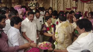 திருக்கழுக்குன்றம்: பூஞ்சேரி பகுதியில் முன்னாள் அமைச்சர் சிவி சண்முகம், இல்ல திருமண விழா எடப்பாடி பழனிச்சாமி, பங்கேற்று மணமக்களை வாழ்த்தினார்