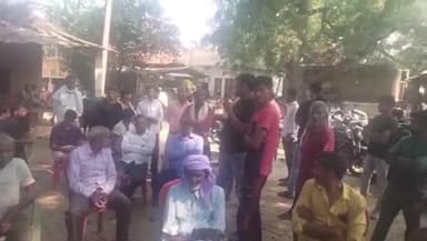महमूदाबाद: यूपी टॉपर छात्र के पिता का शव पेड़ से लटकता मिला, परिजनों ने हत्या की जताई आशंका, बघाइन निवासी था मृतक