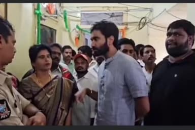 రాజమండ్రి సిటీ: వైసీపీ పార్టీకి చెందిన మహిళను పోలీస్ స్టేషన్కు  అనవసరంగా తీసుకొచ్చారు అంటూ మాజీ ఎంపీ భరత్ నిరసన