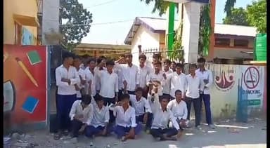 কলগাছিয়া: বৰভিটা উচ্চতৰ মাধ্যমিক বিদ্যালয়ত চলি থকা অনিয়ম আৰু দূৰ্নীতিৰ বিৰুদ্ধে ছাত্ৰ-ছাত্ৰীৰ প্ৰতিবাদ