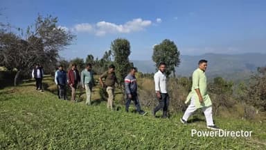 रामगढ़: रामगढ़ ब्लॉक के अंतर्गत पिठोली, दरमोली का भ्रमण करने पहुंचे विधायक राम सिंह कैड़ा को ग्रामीणों ने बताई समस्याएं