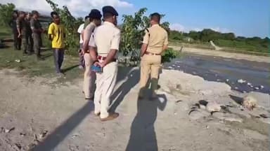মাদারিহাট: শুক্রবার বিকেলে বীরপাড়ার গ্যারগান্ডা এবং ডিমডিমা নদীতে ছটপুজোর প্রস্তুতি খতিয়ে দেখলেন পুলিশ সুপার