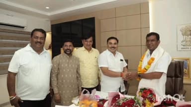 ઉચ્છલ: ઉચ્છલ તાલુકાના સાકરદા ગામે મંત્રી સાથે મહારાષ્ટ્રના નવાપુરના ધારાસભ્યએ મુલાકાત લઈ ચર્ચા કરી.