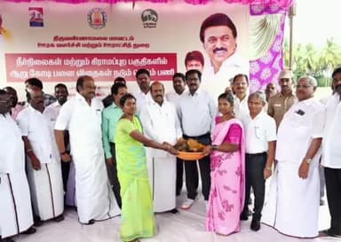 திருவண்ணாமலை: அரடாப்பட்டு கிராமத்தில் விதைப்பந்துகளை பொதுப்பணித்துறை அமைச்சர் நடும் பணியினை துவங்கி வைத்தார்