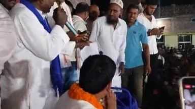 रामगढ़ विधानसभा से बसपा प्रत्याशी सतीश यादव पिन्टू भैया को ग्राम डरवन में #मुस्लिम समाज के लोगो ने #सिक्को से तौलकर...