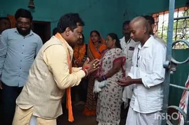 बस्तर: बस्तर सांसद महेश कश्यप ने ग्राम कुड़कानार में दसगात्र कार्यक्रम में शामिल होकर श्रद्धांजलि अर्पित की