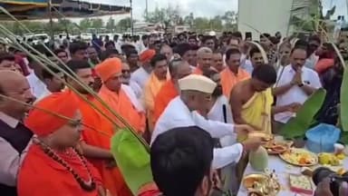 ಚಿಂಚೋಳಿ: ಕಬ್ಬು ನುರಿಸುವ ಮೊದಲು ಪೂಜೆ: ಚಿಂಚೋಳಿ ಸಕ್ಕರೆ ಕಾರ್ಖಾನೆ ಕಬ್ಬು ನುರಿಸಲು ಪ್ರಾರಂಭ