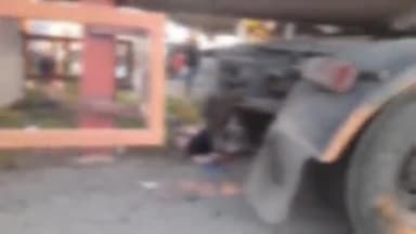 চাবুৱা: হাতিআলিত ভয়ংকৰ পথ দুৰ্ঘটনা, অইল টেংকাৰৰ খুন্দাত থিতাতে নিহত স্কুটীৰে অহা এগৰাকী মহিলা, গুৰুতৰ ভাৱে আহত স্বামী