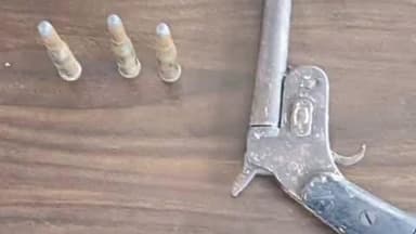 दिनारा: दिनारा पुलिस ने अवैध हथियार के साथ मां-बेटे को किया गिरफ्तार, तीन जिंदा कारतूस बरामद