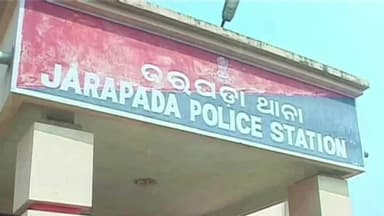 ଆଠମଲ୍ଲିକ: ଛେଣ୍ଡିପଦା: ଜରପଡା ଷ୍ଟେସନରେ କୋଇଲା ପରିବହନ ପାଇଁ ଦୁଇ କମ୍ପାନୀର ବିବାଦ ପାଇଁ ପୋଲିସ ଉପରକୁ ମାଡ