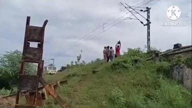 ஈரோடு: மொடக்குறிச்சி வட்டம் சாவடிப்பாளையம் கேட் புதூர் ரயில்வே மேம்பால பக்கவாட்டு சுவர் இடித்து விழுந்ததை பார்வையிட்ட அமைச்சர்