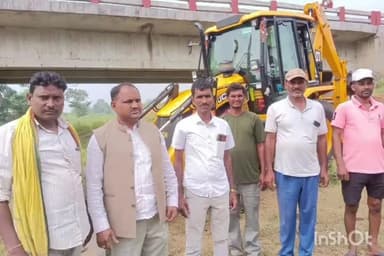 नवा बाज़ार: सोहदाग खुर्द के मुखिया ने निजी खर्चे से कराई छठ घाट की सफाई