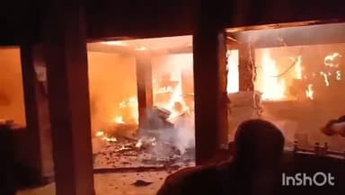 বাগনান ১: বাগনানের খাদিনানে একটি চানাচুর তৈরির কারখানায় আগুন