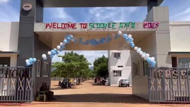 ஆண்டிப்பட்டி: ஆண்டிப்பட்டி தனியார் பள்ளியில் மாவட்ட அளவிலான அறிவியல் கண்காட்சி. 25க்கும் மேற்பட்ட பள்ளிகள் பங்கேற்பு