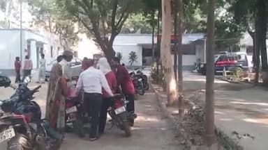 अमृतपुर: अमृतपुर थाना क्षेत्र के एक गांव की इंटर की छात्रा को खोजबीन के दौरान मुखबिर की सूचना पर अमृतपुर पुलिस ने पकड़ा