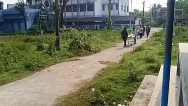 কাটোয়া ২: সাতগাছিয়া বাজারের কাছে পথচারীকে বাইক আরোহীর ধাক্কা, ঘটনায় মৃত্যু পথচারীর, গুরুতর জখম বাইক আরহী