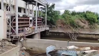 உத்தமபாளையம்: குள்ளப்ப கவுண்டன்பட்டி சிறு புனல் மின் நிலையம் வெள்ளத்தால் சேதம் - தேனி MP நேரில் ஆய்வு