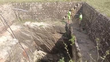குஜிலியம்பாறை: கூம்பூரில் கிணற்றுக்குள் விழுந்த ஆட்டுக்குட்டியை மீட்ட தீயணைப்புத்துறையினர்