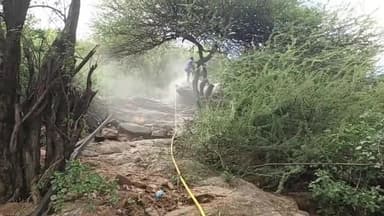 திருவண்ணாமலை: அருணாச்சலேஸ்வரர் மலை அடிவாரத்தில் ஆபத்தான நிலையில் உள்ள பாறையை அகற்றும் பணியில் மாவட்ட நிர்வாகம்