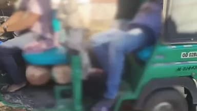 କୁଜଙ୍ଗ: ଭୁତୁମୁଣ୍ଡେଇ ବରେଇ ଗୋଡ଼ା ନିକଟରେ ଅଜଣା ଗାଡି ଦୃଘଟଣା ରେ ଦୁଇ ଜଣ ଗୁରୁତର ପ୍ରଥମେ କୁଜଙ୍ଗ ତା ପରେ  କଟକ ରେଫର