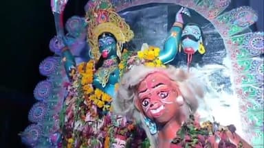 ସୋହେଲା: ଝର ଗ୍ରାମର ପ୍ରସିଦ୍ଧ ମାଁ ଶ୍ୟାମାକାଲୀ ଙ୍କ ଭଷାଣି ଆଜି ମହାସମାରୋହରେ ଅନୁଷ୍ଠିତ ହେଉଛି । ଯୋଗଦାନ କଲେ ହଜାର ହଜାର ଭକ୍ତ