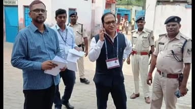 नासरीगंज: प्रेक्षक ने नोखा विधानसभा क्षेत्र के नासरीगंज प्रखंड में मतदान केंद्रों का निरीक्षण किया