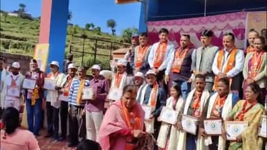 गरुड़: रामलीला मैदान गरूड़ में आत्मनिर्भर भारत विषय पर विधानसभा सम्मेलन का आयोजन, जिप अध्यक्ष शोभा आर्या व विधायक रहे मौजूद