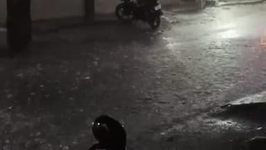 ಮಾನ್ವಿ: ಮಾನ್ವಿ : ಭಾರಿ ಮಳೆ ಕೆರೆಯಾದ ರಸ್ತೆಗಳು ಹಿಡಿ ಶಾಪ ಹಾಕಿದ ಸವಾರರು