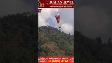 #शिमला प्लाइंग फेस्टिवलः लैंडिंग के दौरान एक और #पैराग्लाइडर गिरा, #Viralvideooशिमला के जुन्गा में त