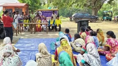 লাভপুর: মা ফুল্লরা আর্শীবাদ ফাউন্ডেশনের পক্ষ থেকে লাভপুরে দুস্থ দের বিশেষ উপহার