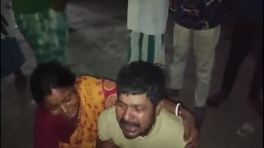 গোয়ালপোখর ১: মৃতদেহ বাড়ি পৌঁছানোর পর ফেরার পথে বাইকে ধাক্কা মেরে নয়নজলিতে অ্যাম্বুলেন্স ঘটনায় মৃত্যু দুই