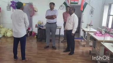 काठीकुंड: काठीकुंड प्रखंड में उप विकास आयुक्त ने महिलाओं की आर्थिक सशक्तिकरण गतिविधियों का निरीक्षण किया