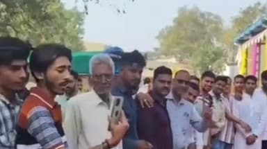 देपालपुर: गौतमपुरा सब्जी मंडी में पारंपरिक मुहूर्त पर हुए सौदे, व्यापारी और किसानों के चेहरे खिले