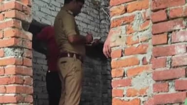 रुद्रपुर: भागलपुर–पिण्डी तिराहे पर कबाड़ के गोदाम में युवक का शव मिलने से मची सनसनी