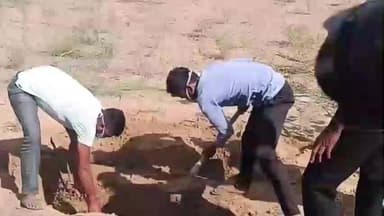 खींवसर: खींवसर के पांचौड़ी में दफनाए 14 वर्षीय बच्ची के शव को 5 दिन बाद निकाला गया, मेडिकल बोर्ड से होगा पोस्टमार्टम